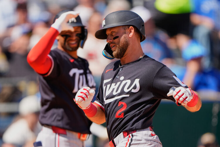 Minnesota homers 3 times in 9th, beats KC